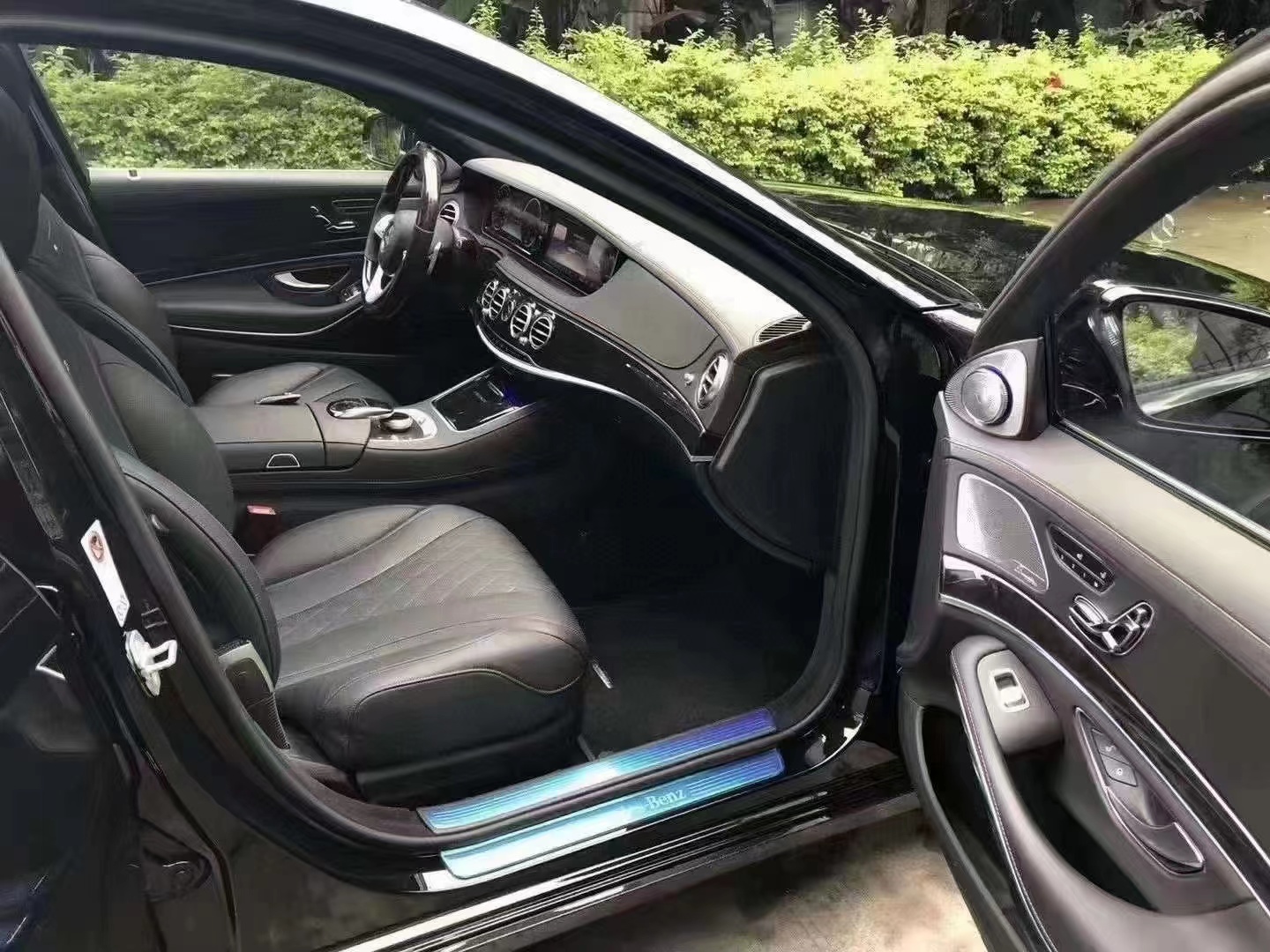 19款奔驰迈巴赫s680全款83.5万,代表着豪华,尊贵的身份地位象征