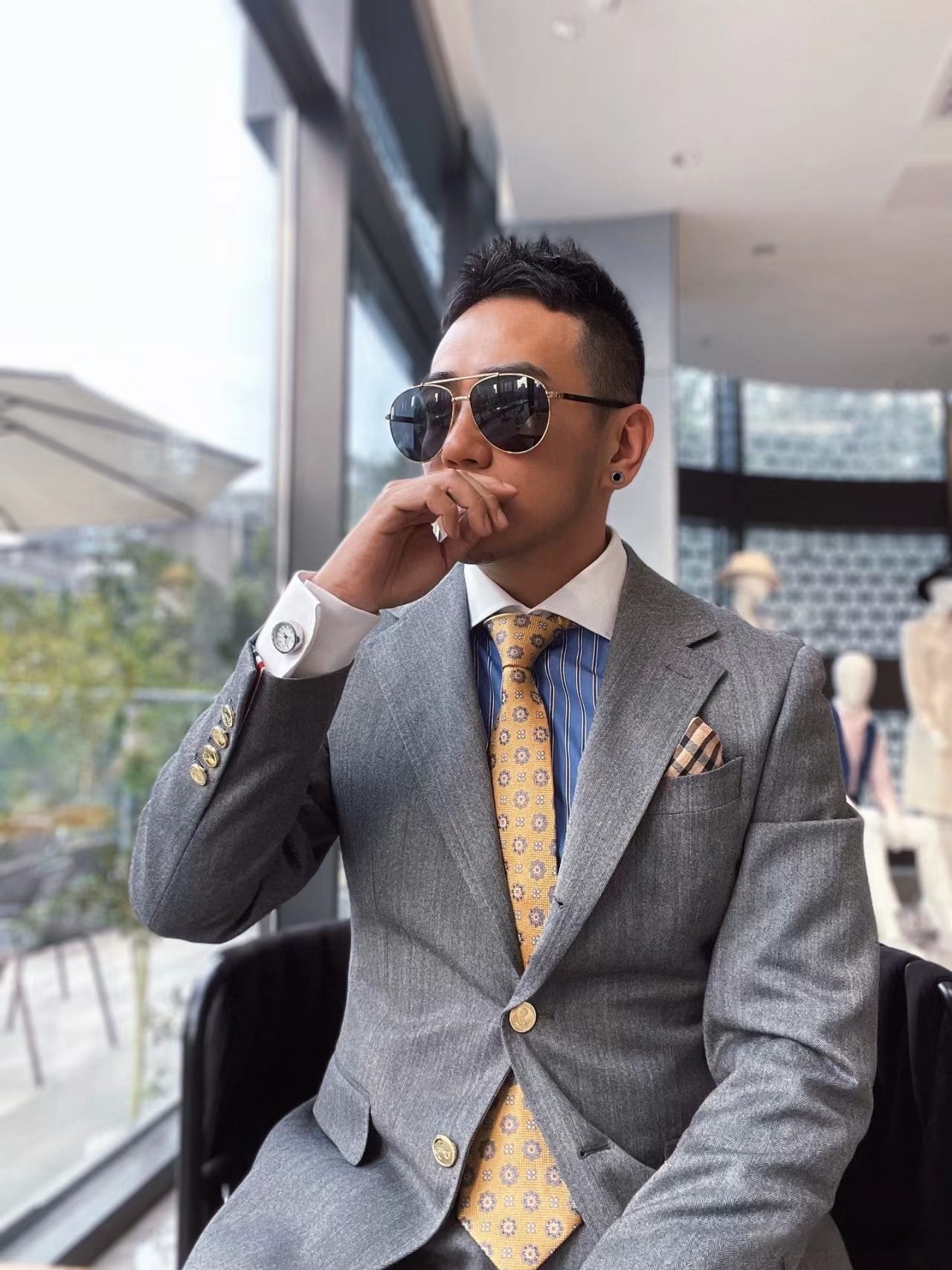 男人穿西装一定要这么穿才有型.#时尚穿搭# #帅哥# #正装