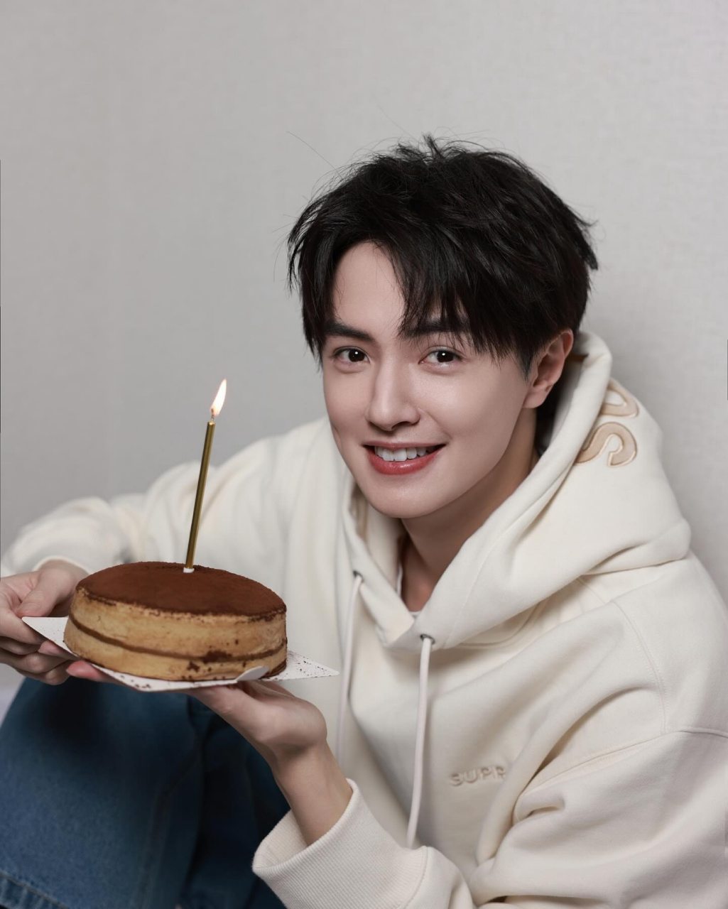 官鸿29岁生日照 记得要一直保持微笑96 #最靓头像壁纸征集赛