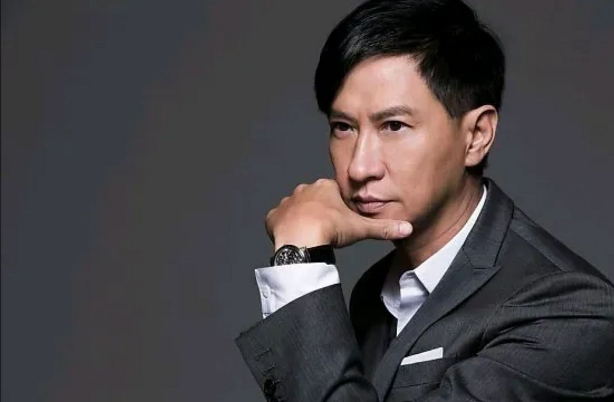 张家辉,一位优秀的演员,他的演技令人钦佩.