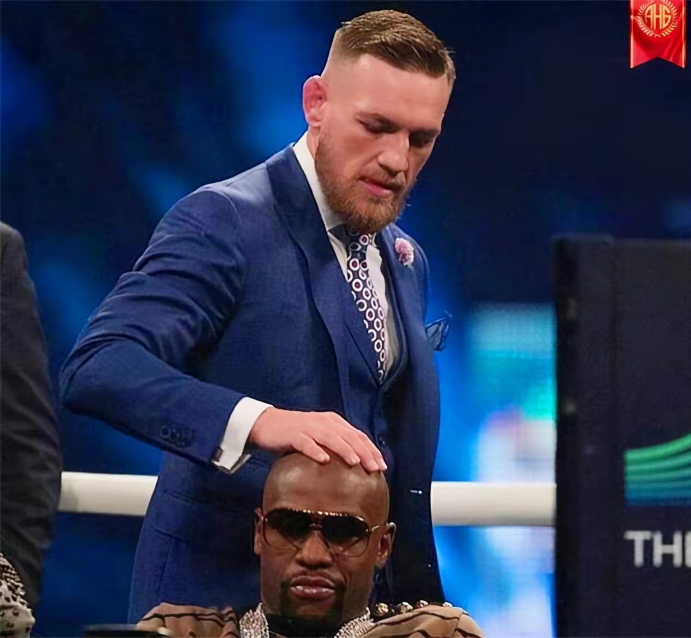 后来和小鹰的一场战斗,康纳被虐得怀疑人生,一代ufc冠军就此开始月滗