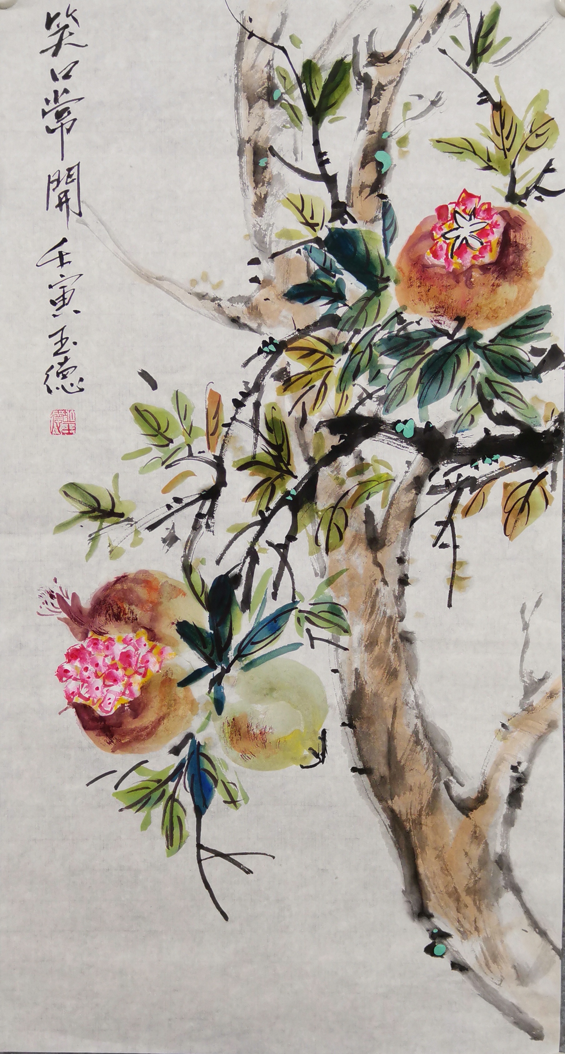 一树石榴笑开口