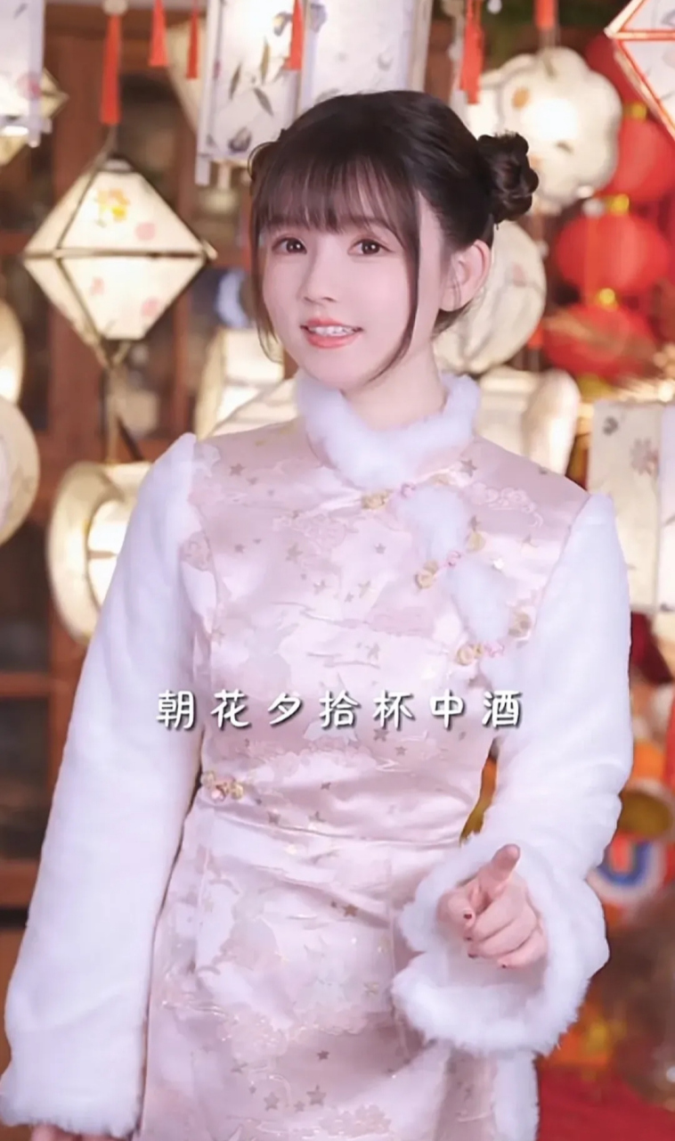 饭思思  真名范思思 江西九江人 1993年出生  30岁 身高158   体重90