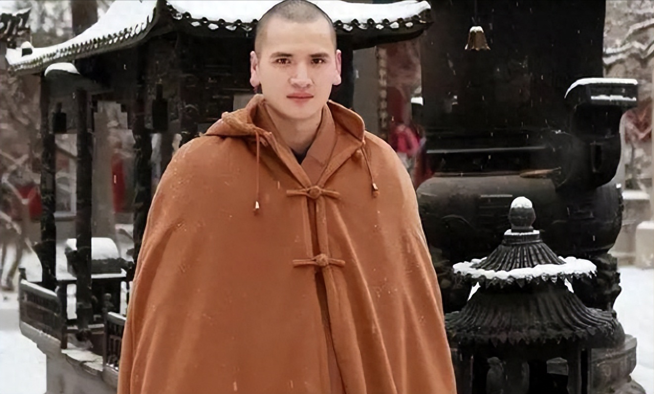 2009年,浙江29岁公务员金汉杰与父母僵持三年誓要剃度为僧,如愿后摇身