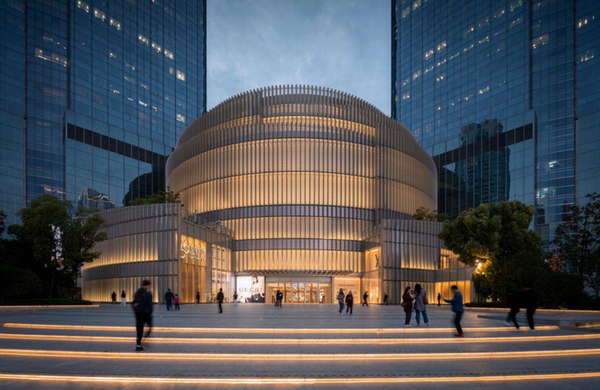 小仙炖鲜炖燕窝领导品牌在上海港汇恒隆广场精品店正式开业,与米其林