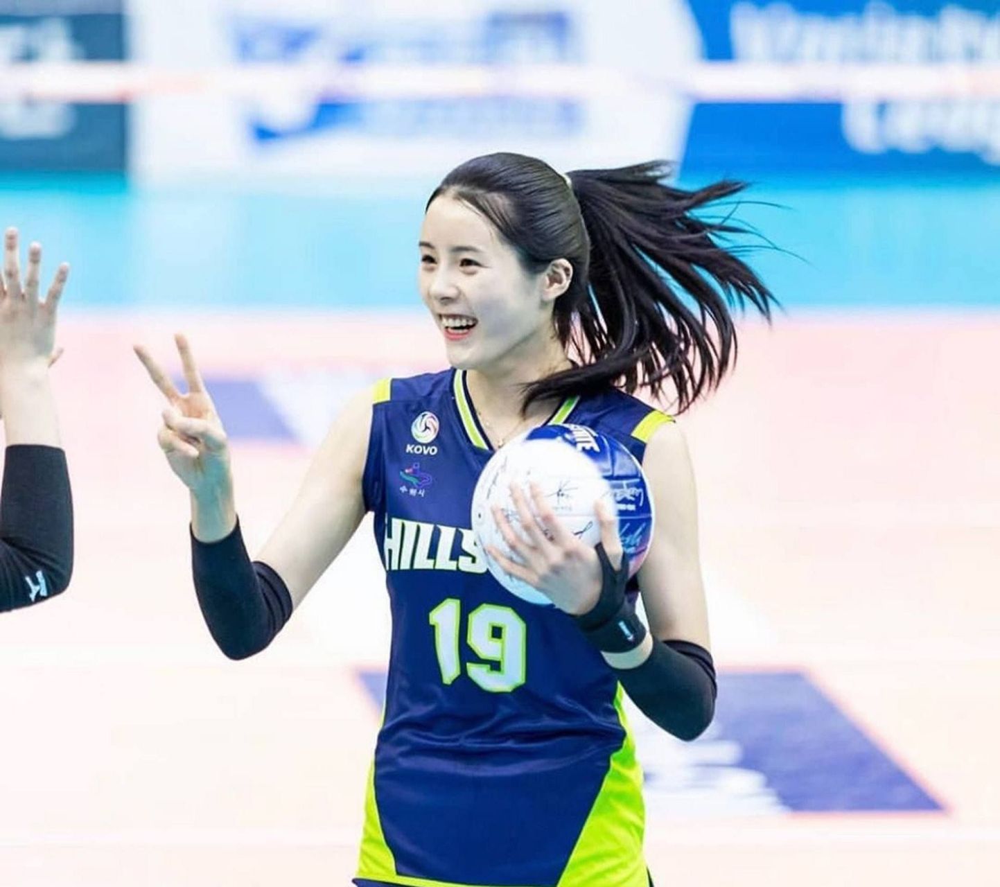 金软景与朱婷的偶像情缘引人注目.[原文:科目三,火到韩国了!韩国.