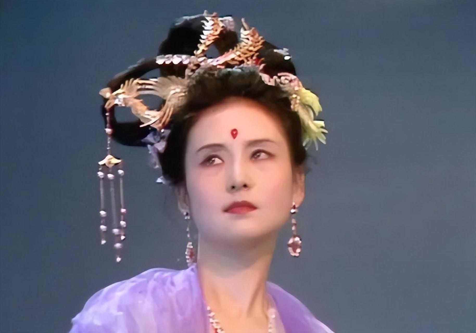 从红极一时的嫦娥到投身商海的传奇,邱佩宁的故事让人惊叹!