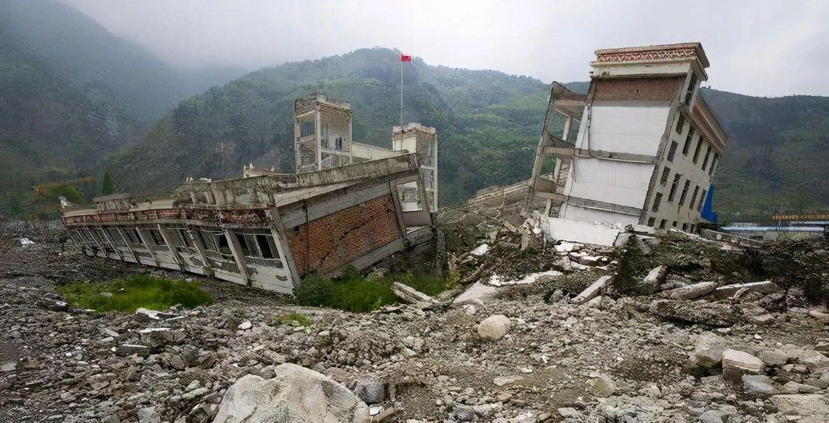 2008年5月,四川地區發生特大地震,尤其是汶川地區,損失嚴重,也有無數