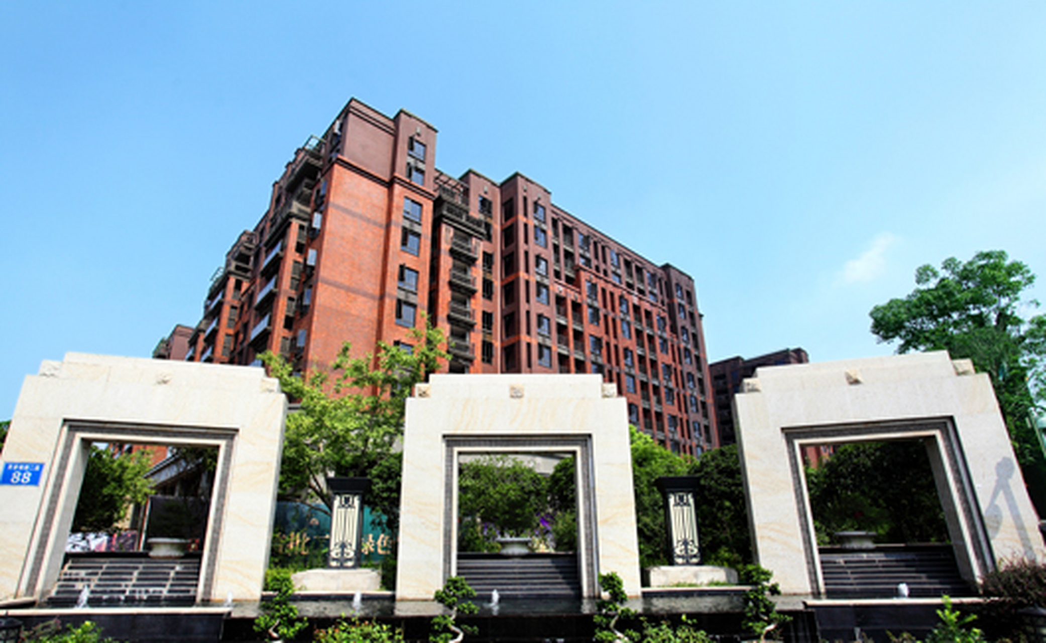 长沙市天心区芙蓉南路二段88号绿地名邸(绿地公馆)14栋501号法拍房