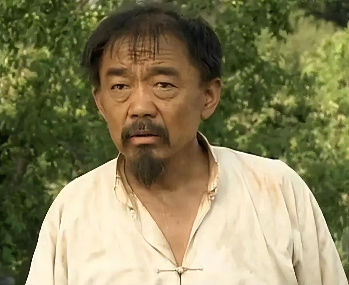 演员尚铁龙当18年工人小山羊胡谢顶他才不是普通69岁老头