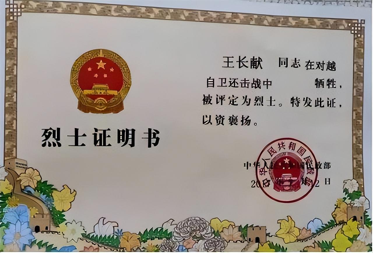 回顾新婚丈夫牺牲为撑起家妻子嫁大伯哥30年后祭拜爱人失声痛哭