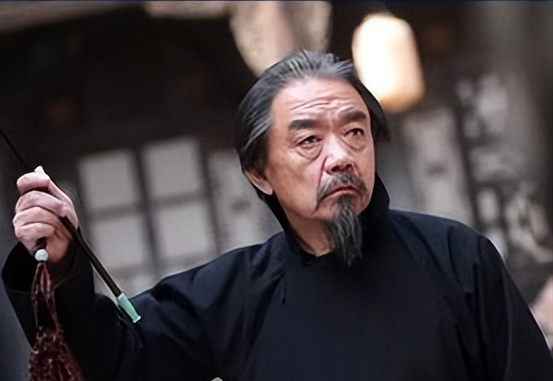 演员尚铁龙:当18年工人,小山羊胡,谢顶,他才不是普通69岁老头