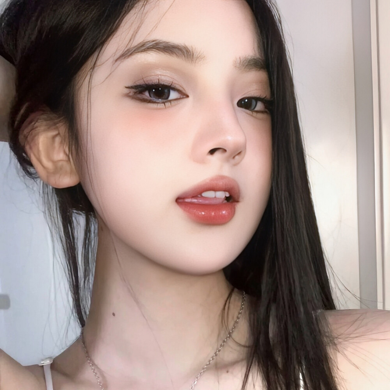 清冷感氛围女生头像 后来重闻往事如耳旁过风,不忙不乱 #最靓头像壁纸