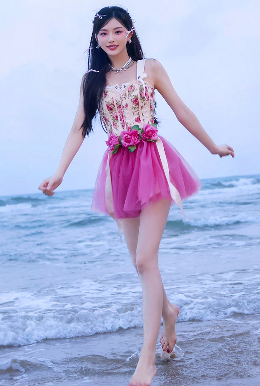 孔雪儿的泳装照,迫不及待想快点到夏天!