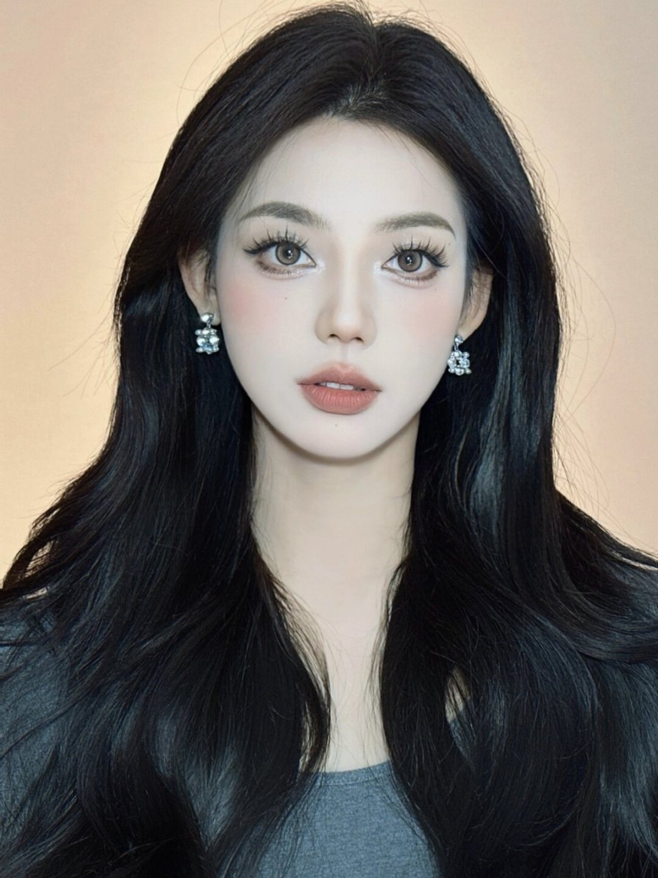 永远喜欢干净高级的妆面  始终热衷于追求那种极致纯净且高雅的妆容