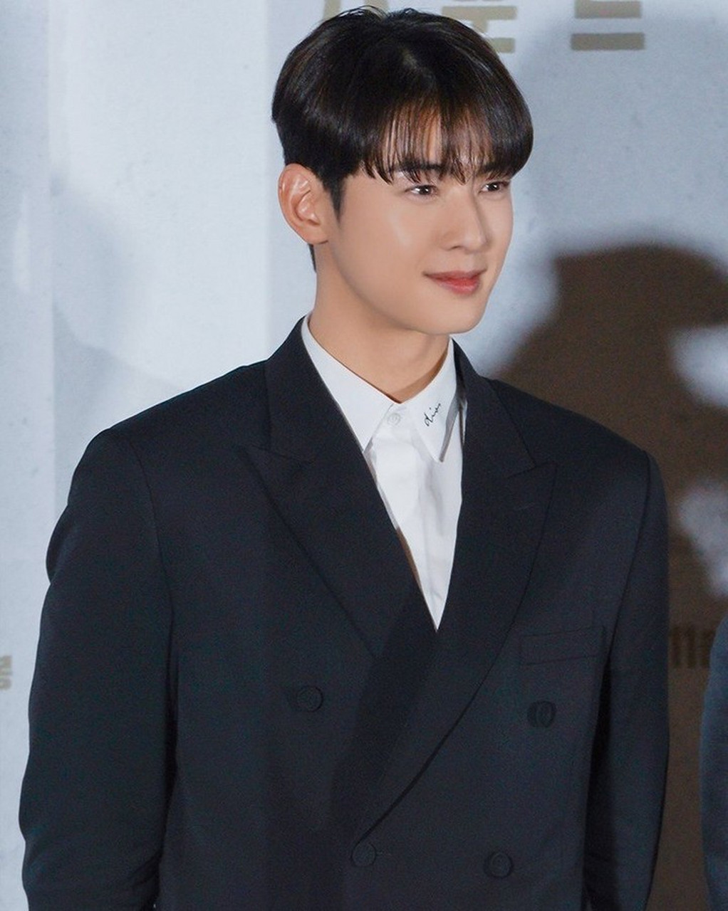 黑西装乖乖男车银优 一脸正气的感觉 #最靓头像壁纸征集赛