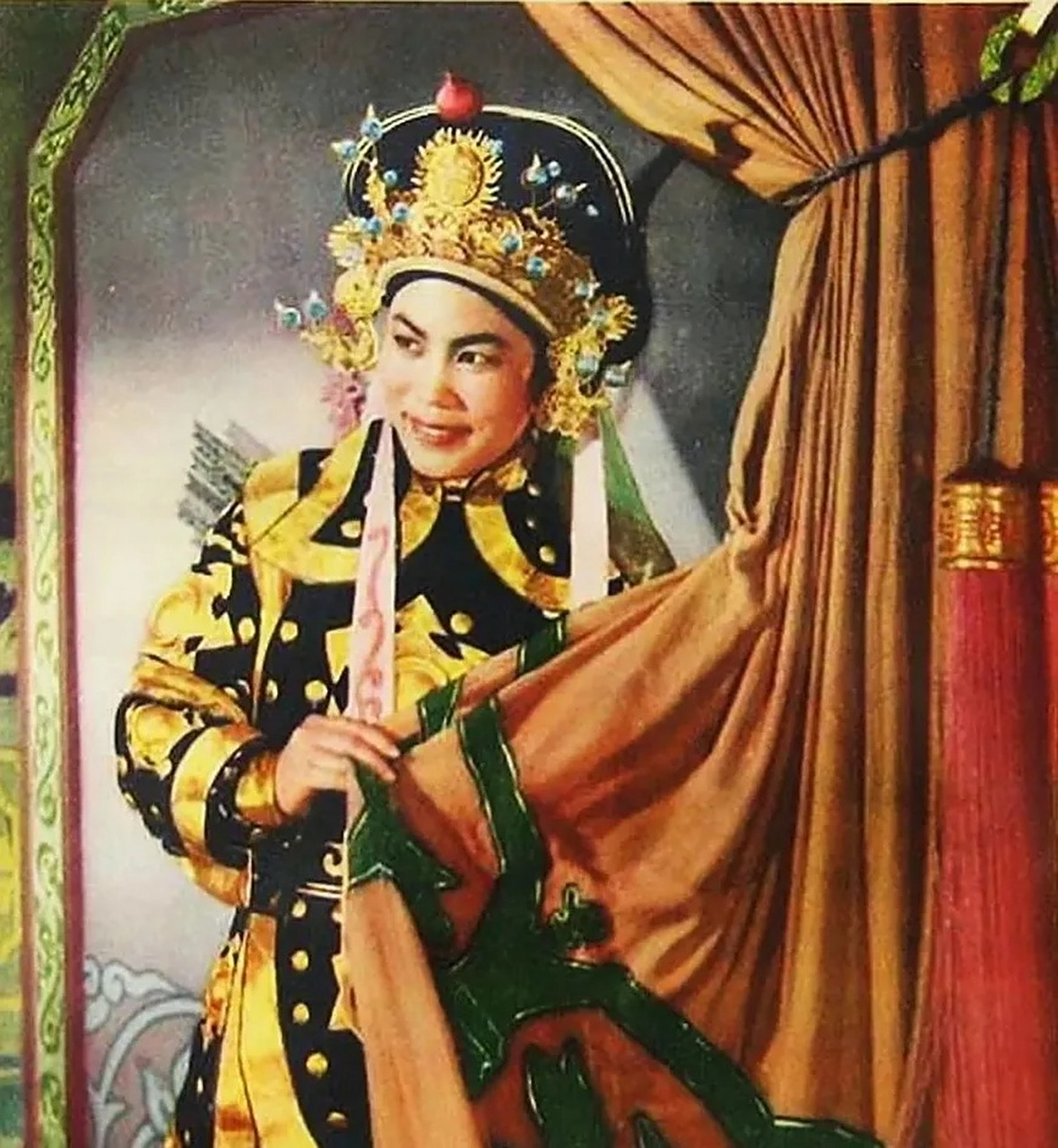 站在"小板凳"上演唱的大演员