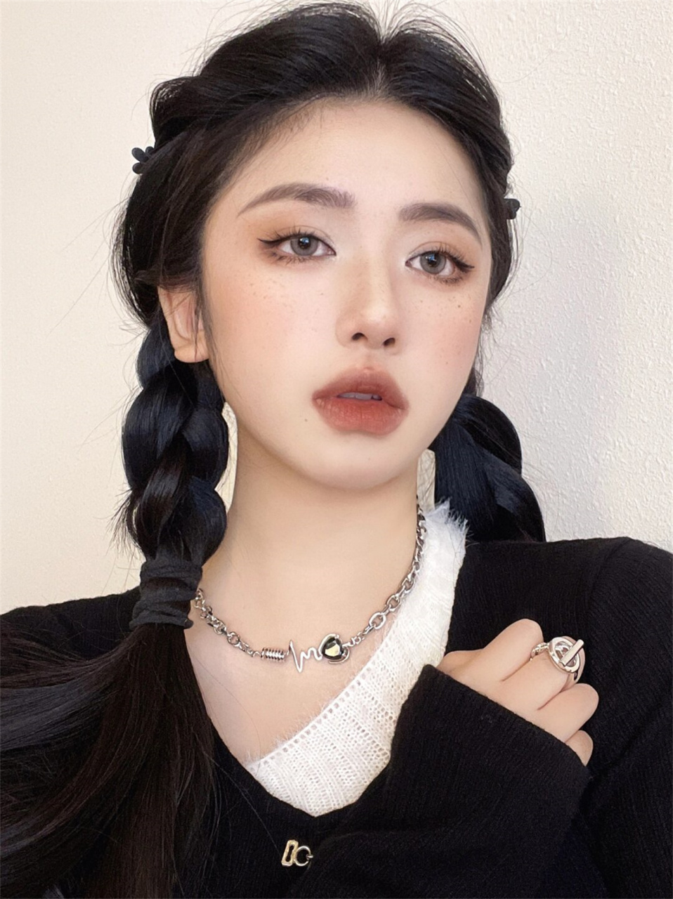 轻欧美甜酷辣妹妆  好久不见,这种亚裔辣妹妆容了!