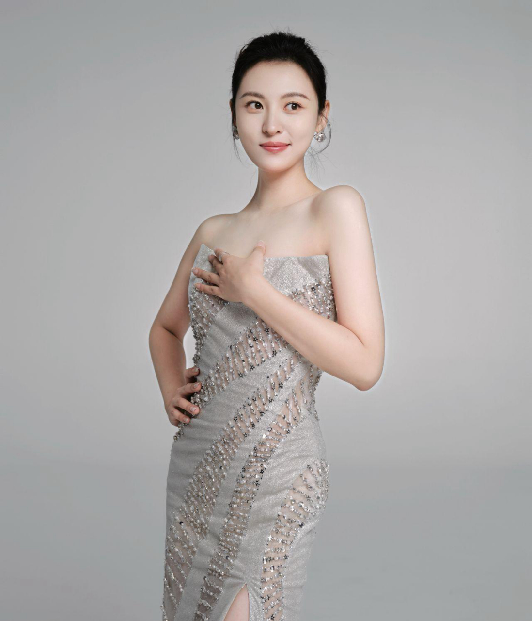 周放,高贵大方的美女