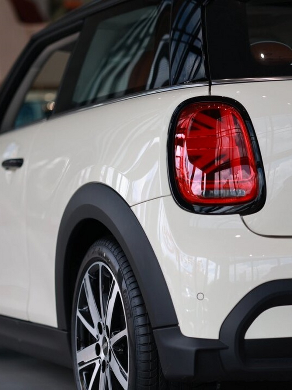 胡椒白他不香吗  mini cooper 三门艺术家 胡椒白:清新之选,小姐姐们