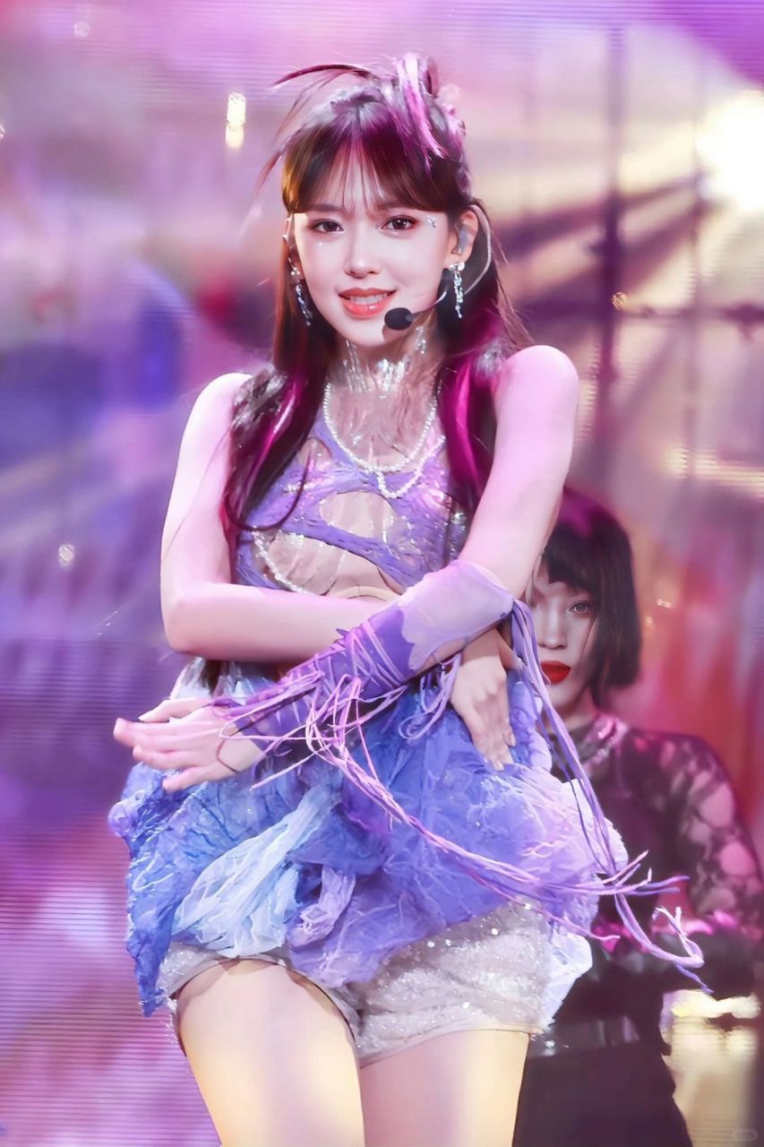 程潇在乐华演唱会上的精彩表演登上了热搜.