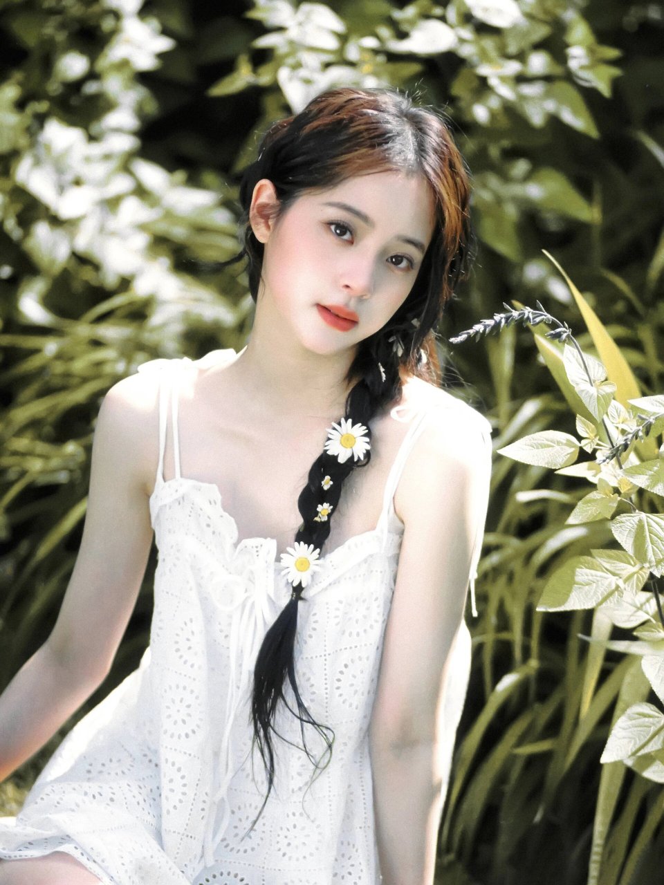 陈冠希晒欧阳娜娜侧脸照祝生日快乐 欧阳娜娜的生日,陈冠希在社交平台