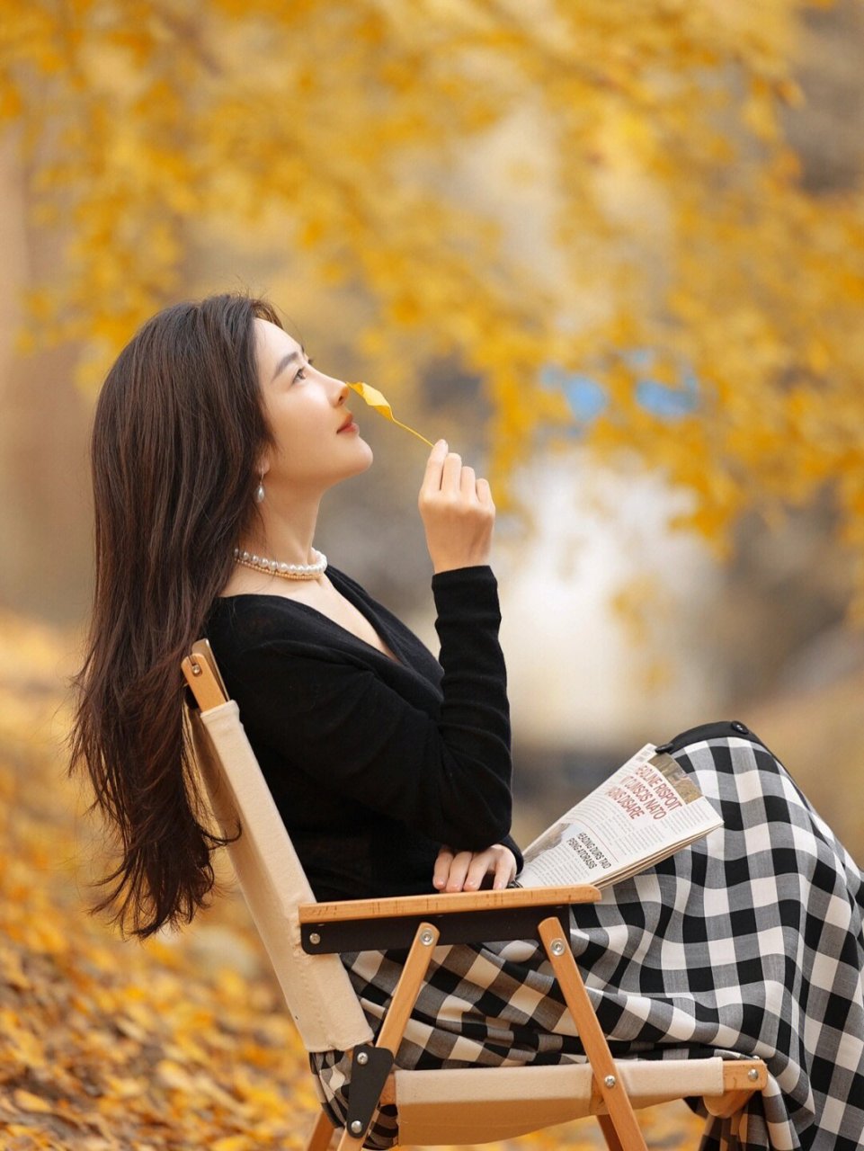 秋天美女热图  秋天,是一个充满诗情画意的季节.