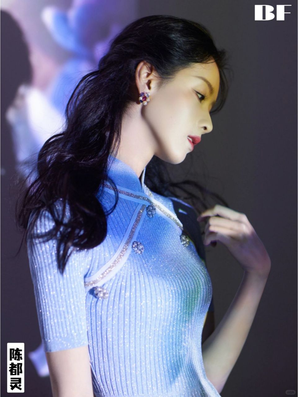 陈都灵浅蓝针织裙亮相 古风神韵令人心动  演员陈都灵身着浅蓝色针织