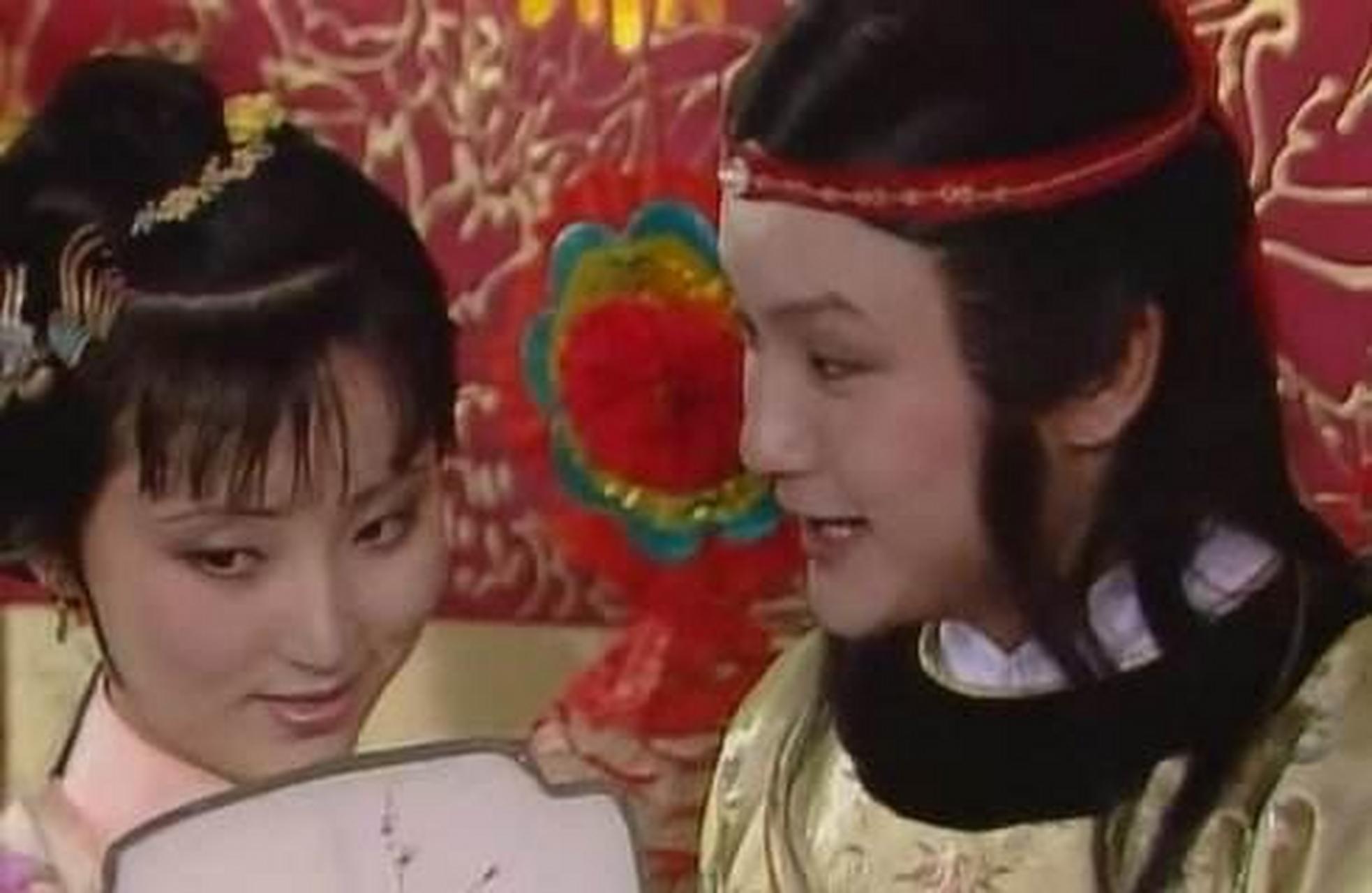 【黛玉是活跃气氛的高手】 薛蟠做生意回家后,给薛宝钗带来了两箱子
