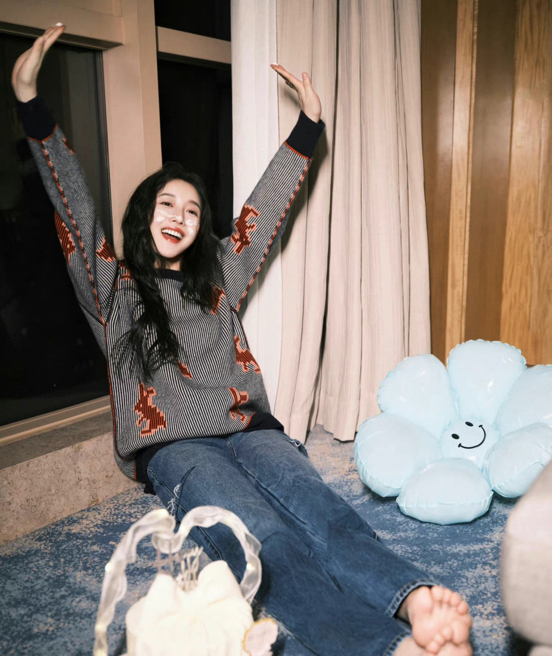 姜贞羽,人很漂亮,但是脚真不咋地,脚趾太短了!