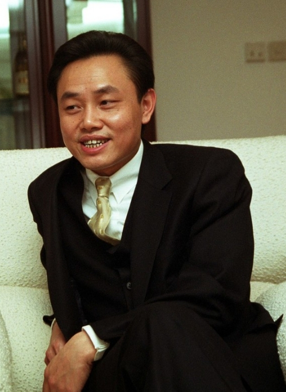 黄光裕被捕后,国美电器面临巨大危机,一度亏损高达8亿.