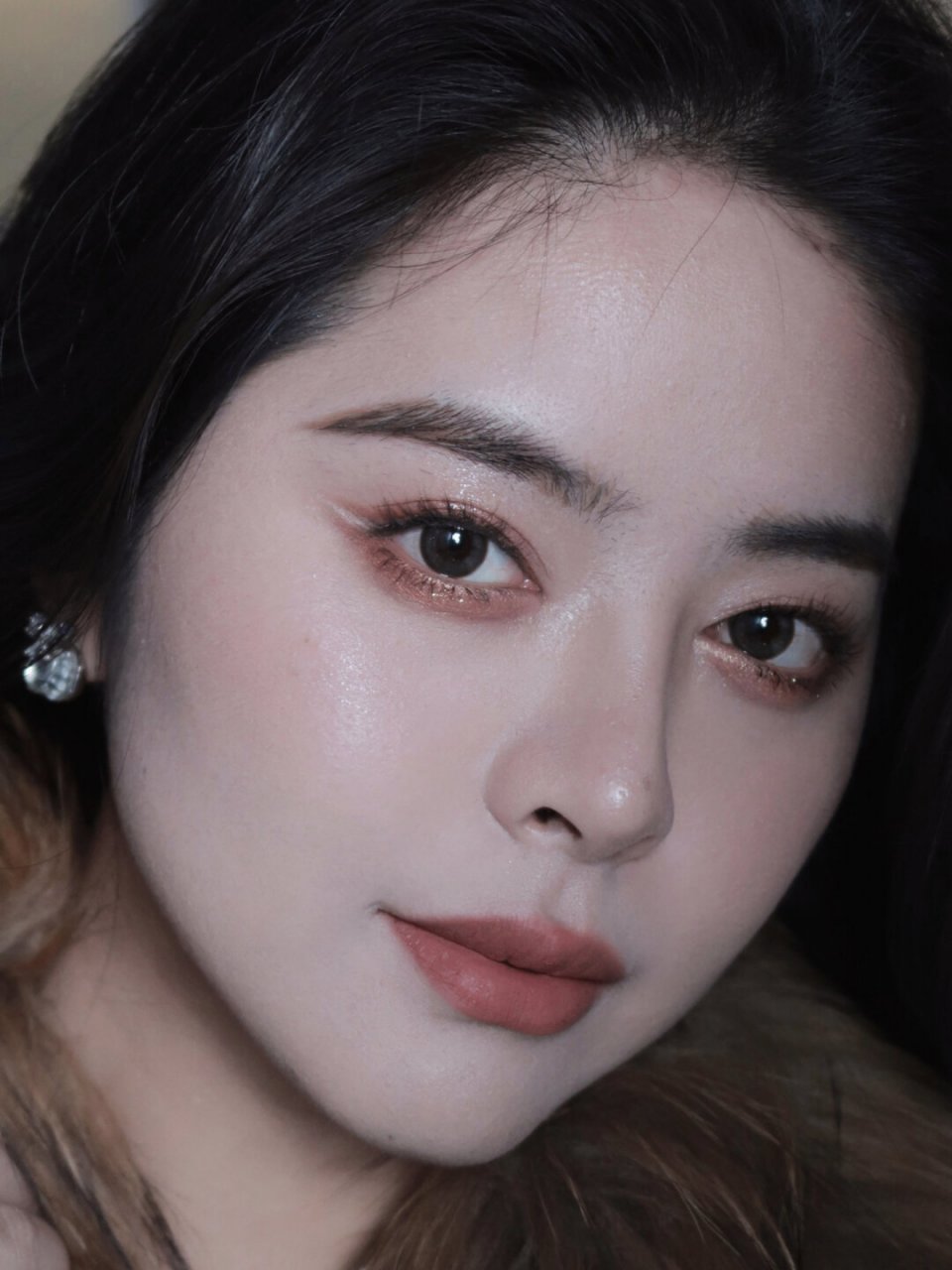 画个简单华丽的新年妆吧  轻松易学,只需简单几步 橘色眼影混搭炫目闪