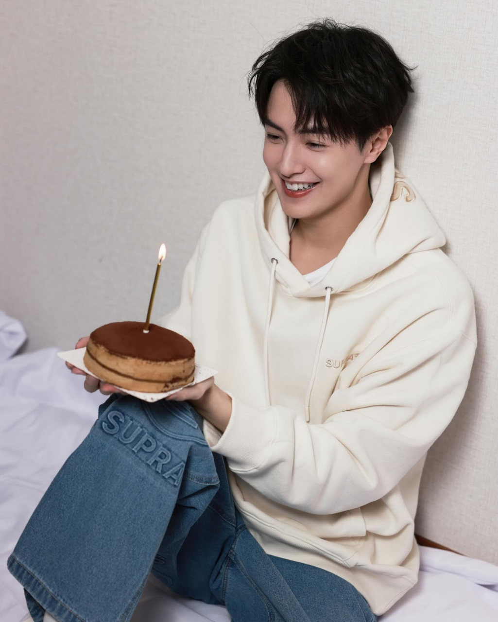 官鸿29岁生日照 记得要一直保持微笑96 #最靓头像壁纸征集赛