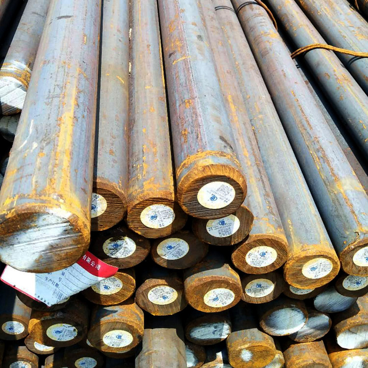 20cr是一种低淬透性渗碳钢,主要用于制造心部强度高,表面耐磨的零件.