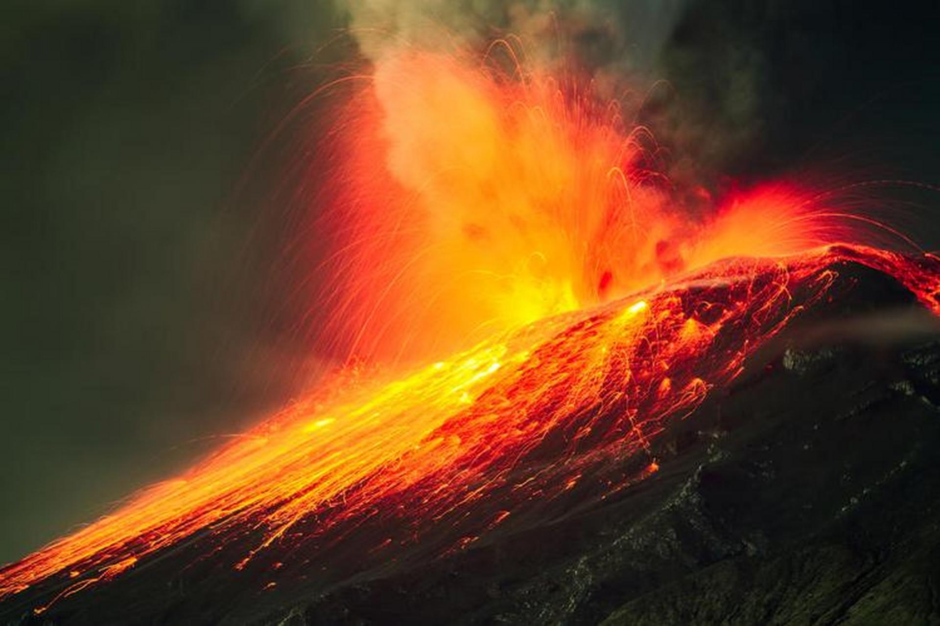 公元1815年印度尼西亚坦博拉火山爆发,被认为是史上最大火山爆发之一