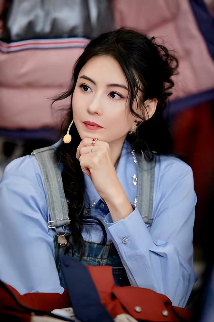 张柏芝这打扮真漂亮,举手投足都少女范十足!