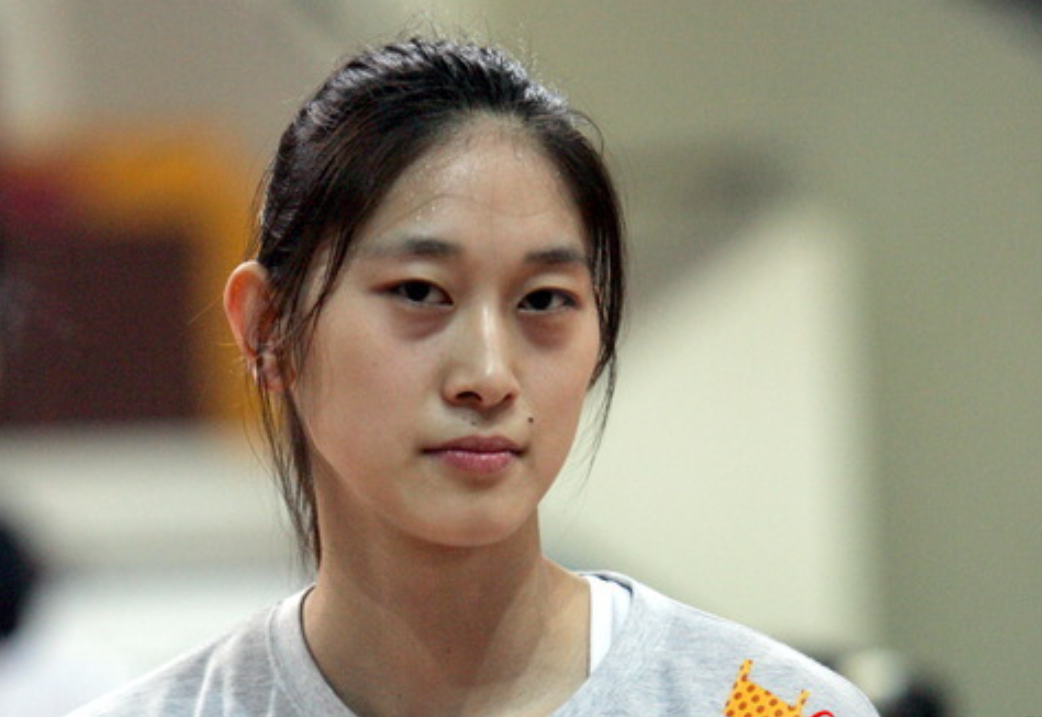 女篮冰山美人!45岁面容憔悴 仍单身,38岁妹妹嫁明星拼5胎