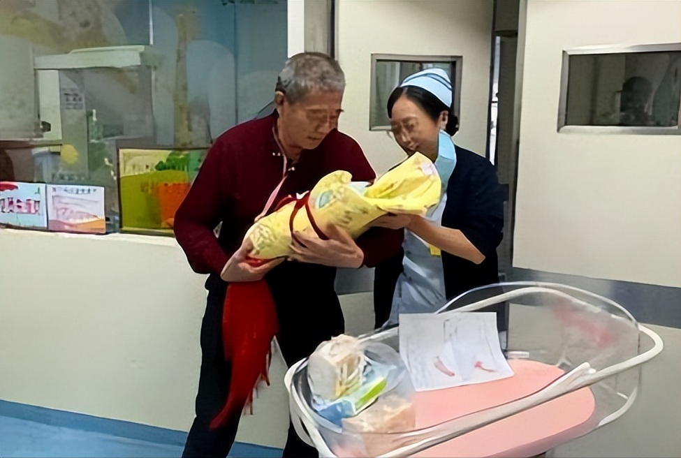 回顾:山东67岁大妈意外怀孕,子女为此断绝关系,如今怎样了?