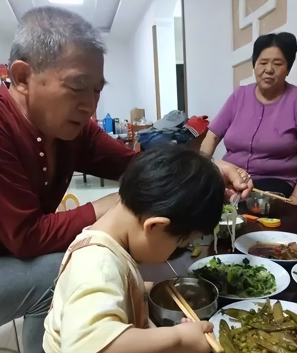 回顾:山东67岁大妈意外怀孕,子女为此断绝关系,如今怎样了?