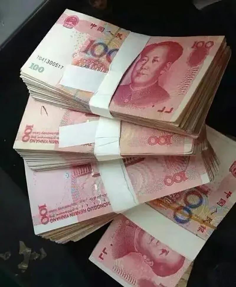 10万块钱现金照片图片