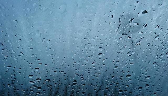 车开"烂"了才懂:车窗起雾不需要开空调,只要简单1招,车窗清晰了