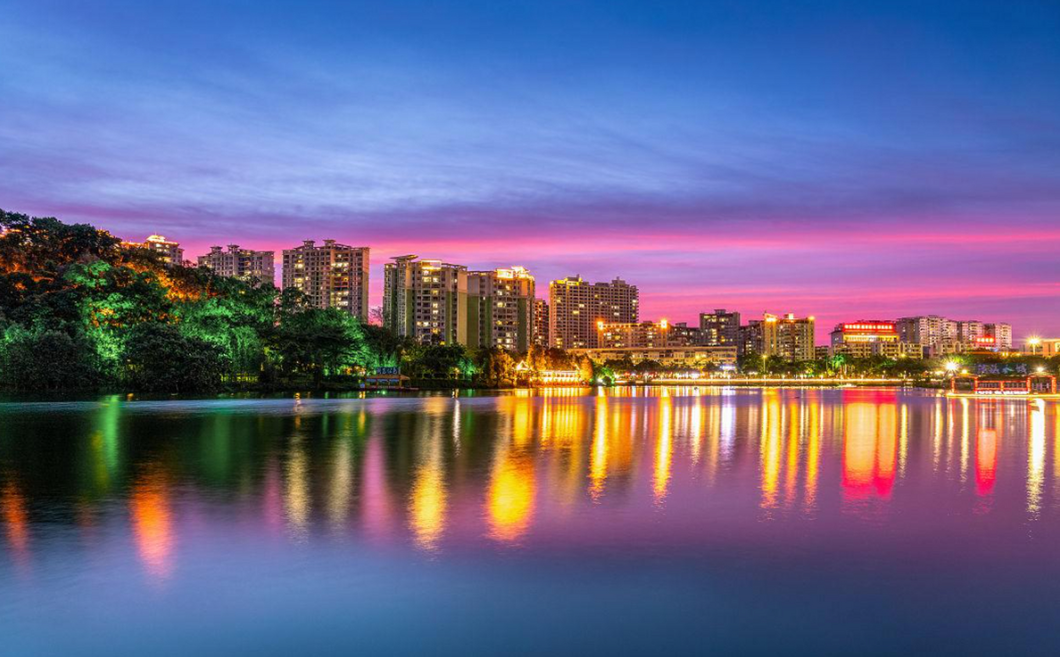 阳江市地理位置优越,经济稳健,人文底蕴深厚,美食丰富,风景优美,旅游