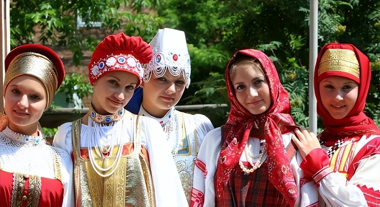 这些白俄罗斯难民的社区成为了中国某些地区独特的文化景观,他们的