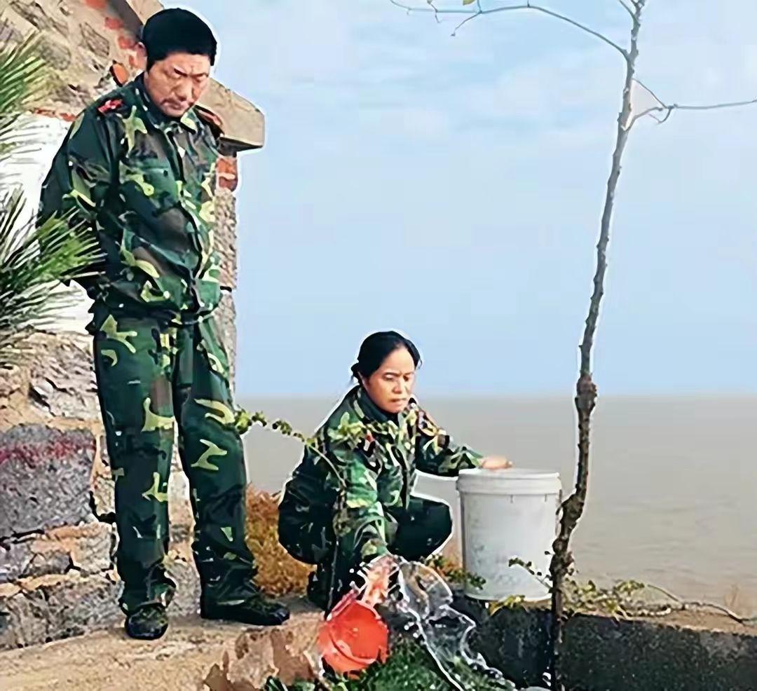 回顧夫妻駐守孤島32年島上沒電沒水年薪5000深夜靠喝酒壯膽