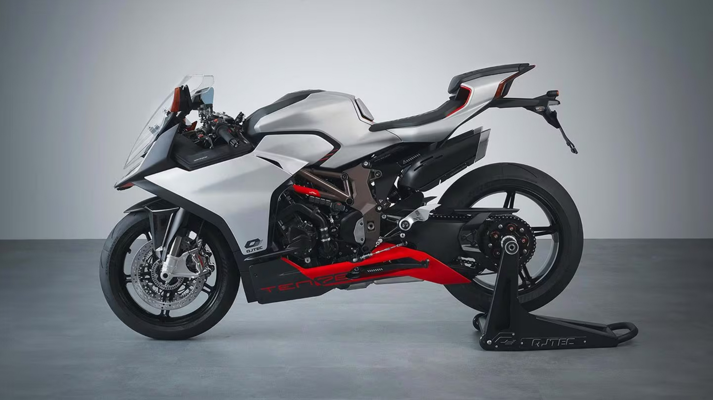 qjmotor在米兰国际摩托车展上展示了其公升级仿赛srk1000rc概念车