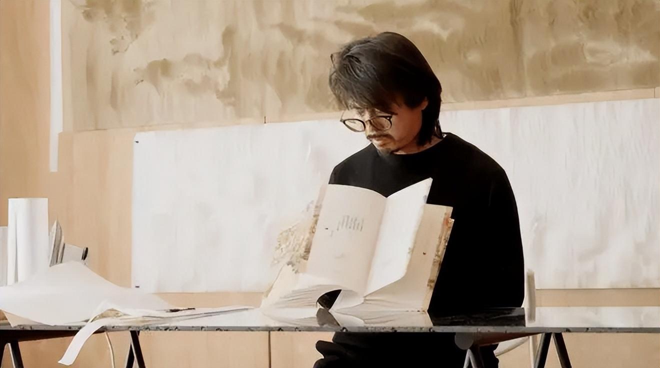 虽然说张晓栋先前做的工作是书籍装裱设计师,对于装裱书籍这件事还是