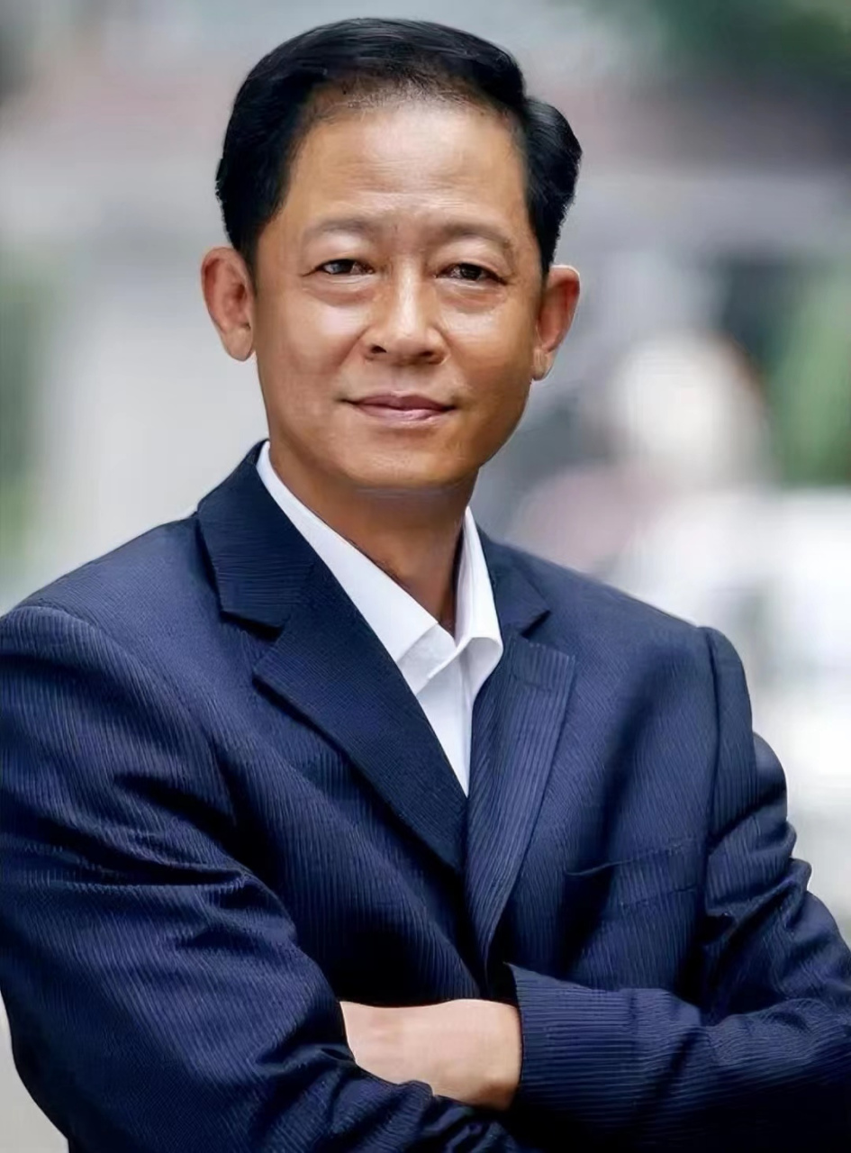 王志文说:"到了一定年龄,没有稳定的收入,没有存款,亲人遇到事情你拿