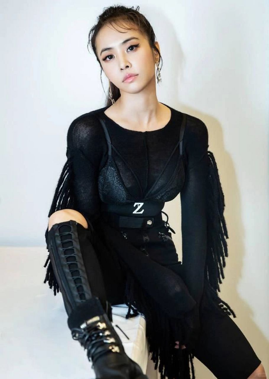 蔡依林和小s太辣了 我死了 姐妹们,你们知道吗?蔡依林竟然已经44岁了!