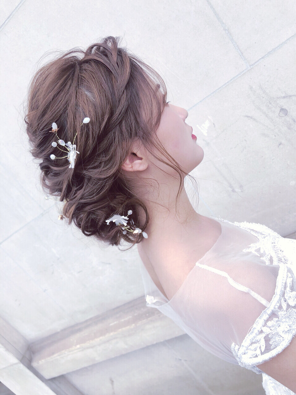 巴黎婚纱造型,新娘发型之欧美姑娘最爱的那一种盘发