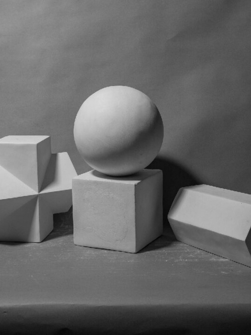 素描石膏几何体照片素材  选择一个适合你的石膏几何体是非常重要的.